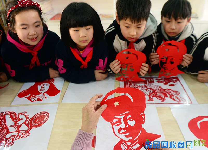 合肥：非遗剪纸弘扬雷锋精神