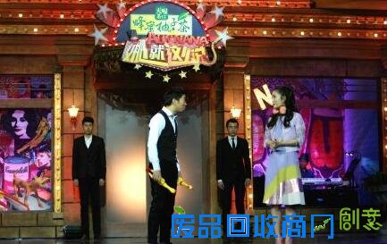 离开何炅后的谢娜,连搞笑都让人尴尬,咋回事?