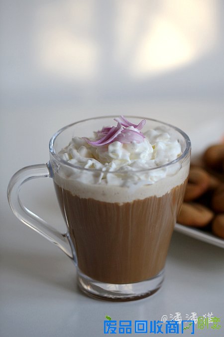 深秋的雀巢金牌咖啡下午茶--摩卡咖啡豆饼干配菊香拿铁咖啡