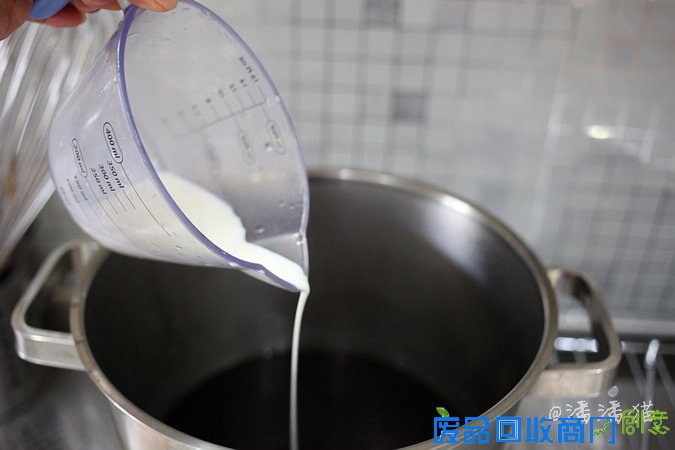 深秋的雀巢金牌咖啡下午茶--摩卡咖啡豆饼干配菊香拿铁咖啡