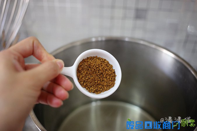 深秋的雀巢金牌咖啡下午茶--摩卡咖啡豆饼干配菊香拿铁咖啡