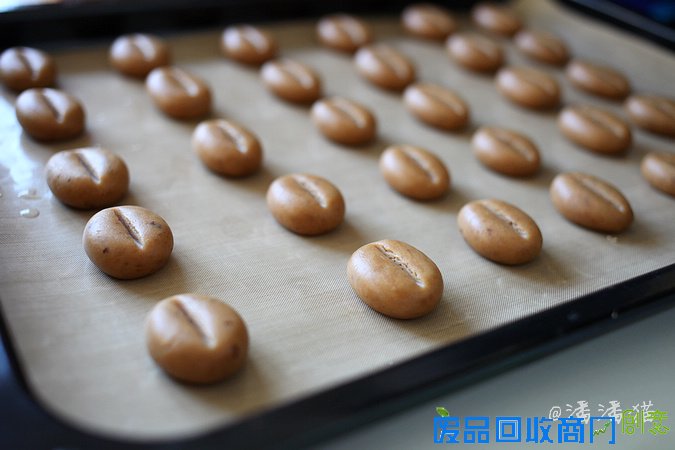 深秋的雀巢金牌咖啡下午茶--摩卡咖啡豆饼干配菊香拿铁咖啡