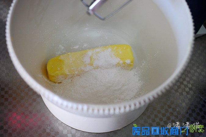 深秋的雀巢金牌咖啡下午茶--摩卡咖啡豆饼干配菊香拿铁咖啡