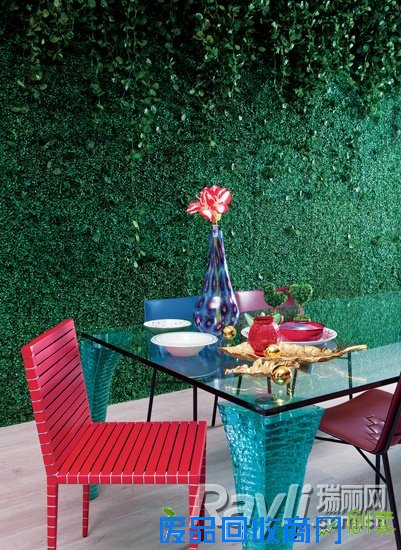 冰冰凉蓝色玻璃家品 视觉触觉上给空间降温