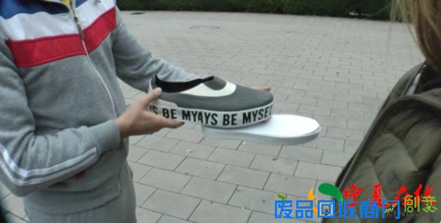 在月亮上行走，是一种怎样的体验？