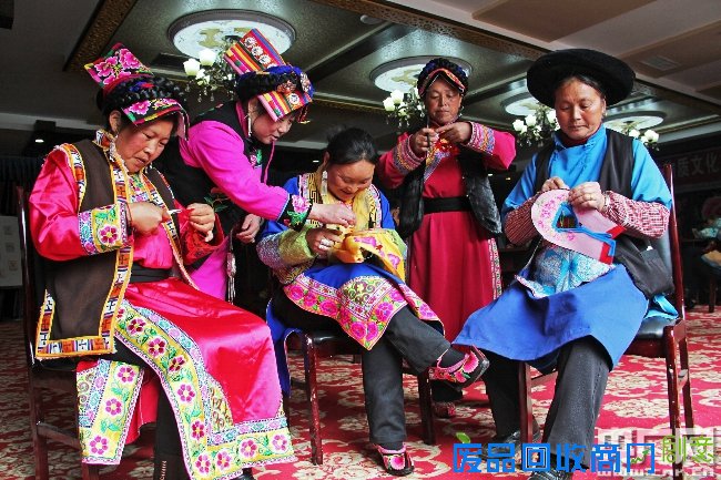 2016阿坝州羌绣精品培训班在茂县古羌城开班