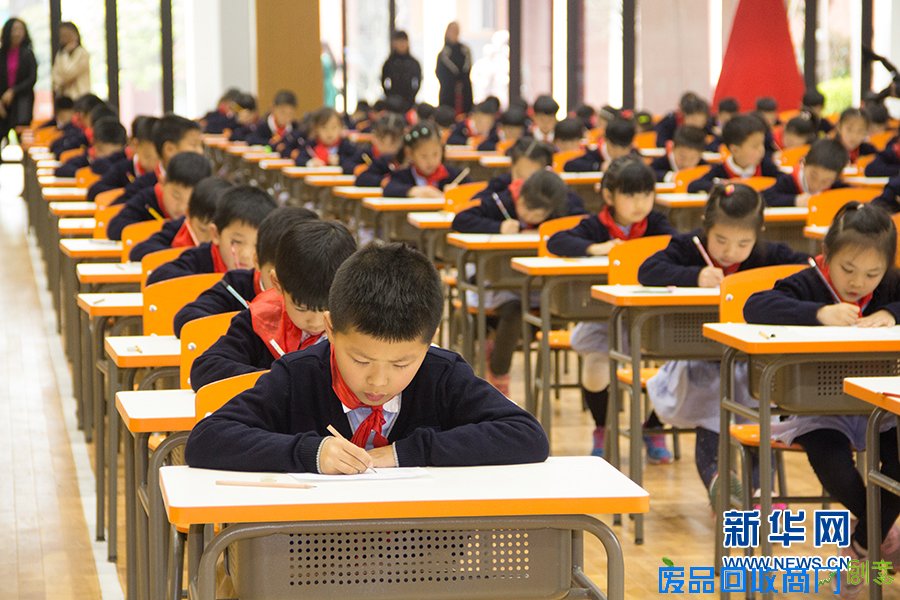 重庆“萌娃”举行汉字听写大赛 感受汉语魅力