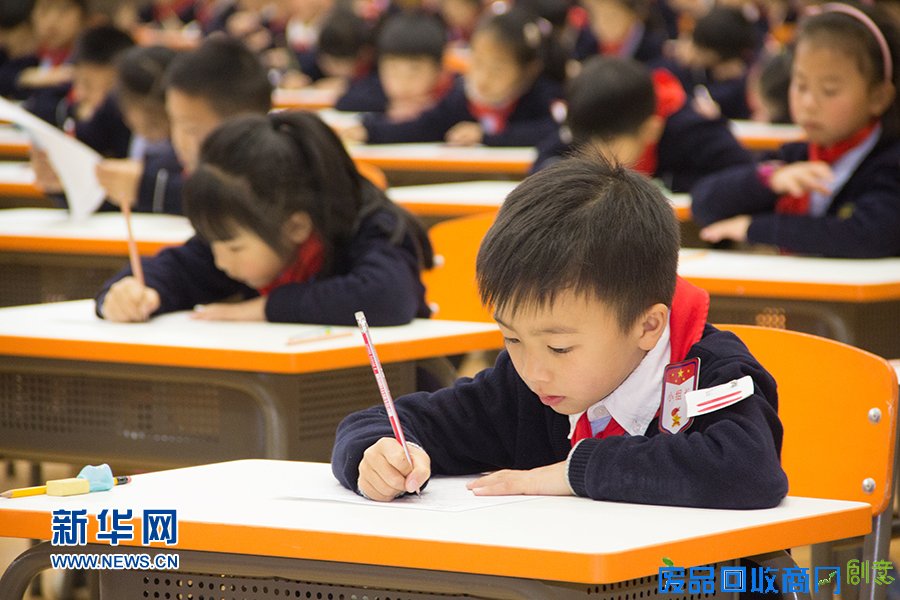 重庆“萌娃”举行汉字听写大赛 感受汉语魅力