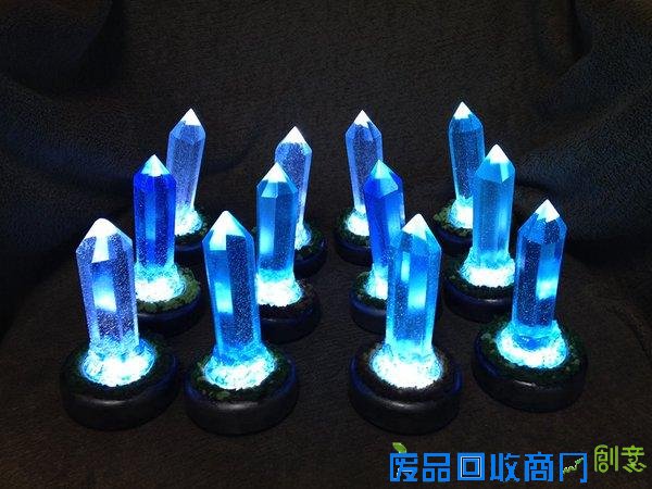 即日售完！独特饰品“桌上存档点”