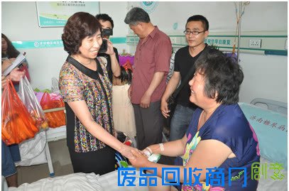 爱心涌动 这个六一儿童节小书欣终于笑了