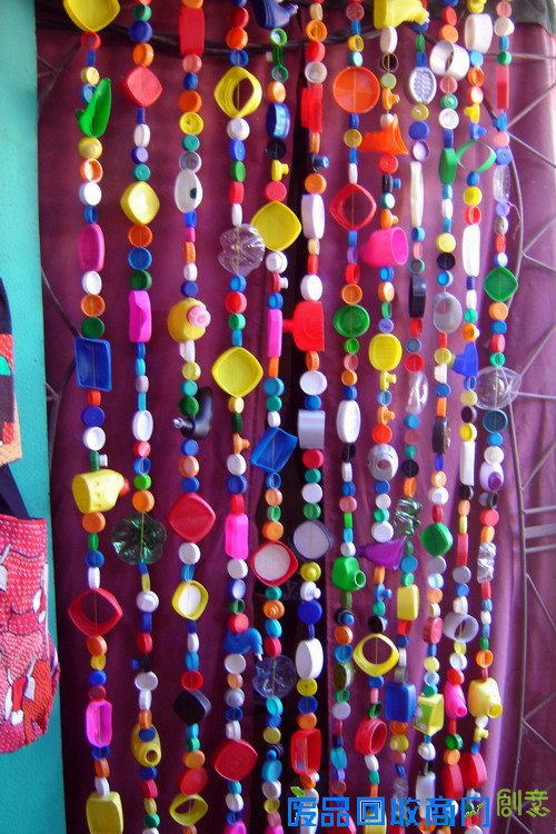 夏天饮料瓶盖别乱丢 遇上手绘华丽变身