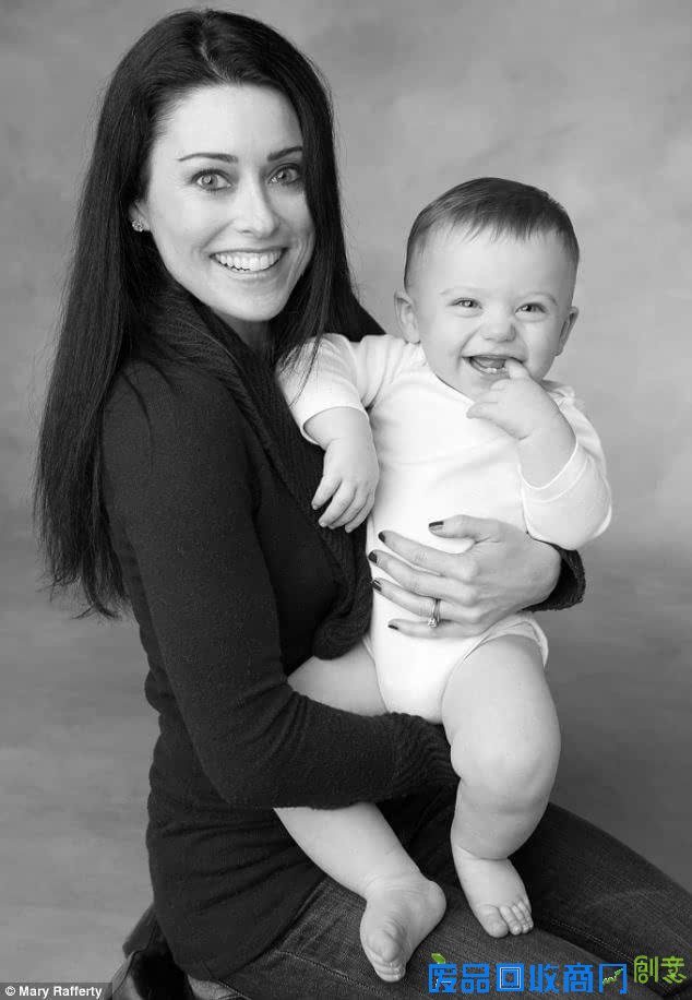 61岁的妇人不只生下了自己的女儿，30年后还生下了自己的孙女