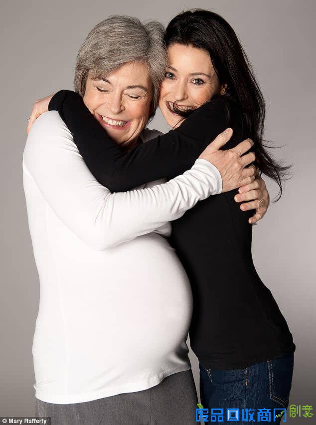 61岁的妇人不只生下了自己的女儿，30年后还生下了自己的孙女