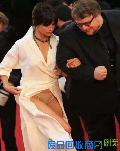 女神走光的照片，我都脸红了