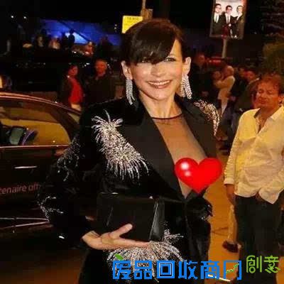 女神走光的照片，我都脸红了