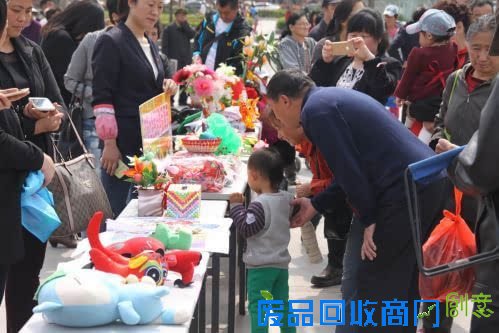 青岛市洛阳路民俗工艺作品展欢庆“邻居节”