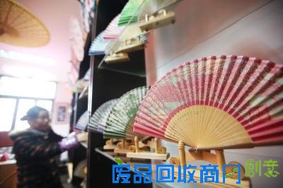 全国最大剪纸扇展将开展 1套20把百蝶折扇值6万