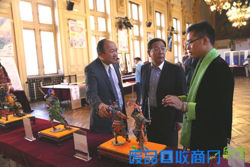 武汉汉绣及手工艺展巴黎开幕 非遗工艺展中华文化