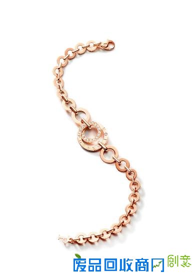 女戴珠宝男戴表 情侣出街如何变着花样秀恩爱