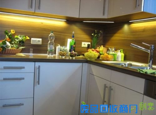 感应橱柜灯 增添厨房小情趣