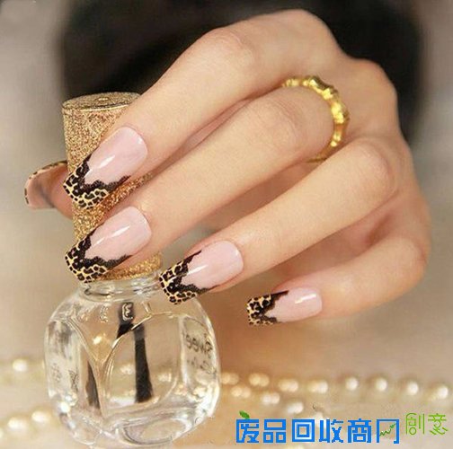 揭秘完美DIY美甲的10大诀窍 简约美甲展魅力