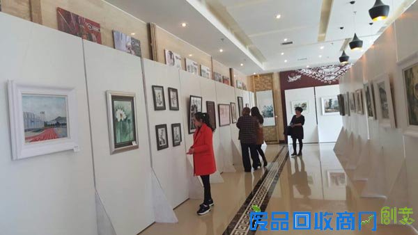 安顺开发区举办“展屯堡画卷 促脱贫开发”画展