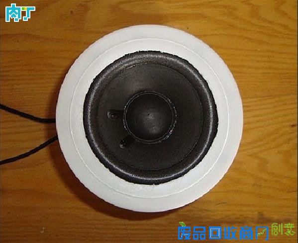 手工DIY电子科技小制作 用塑料桶做个小音箱教程◆肉丁儿童网