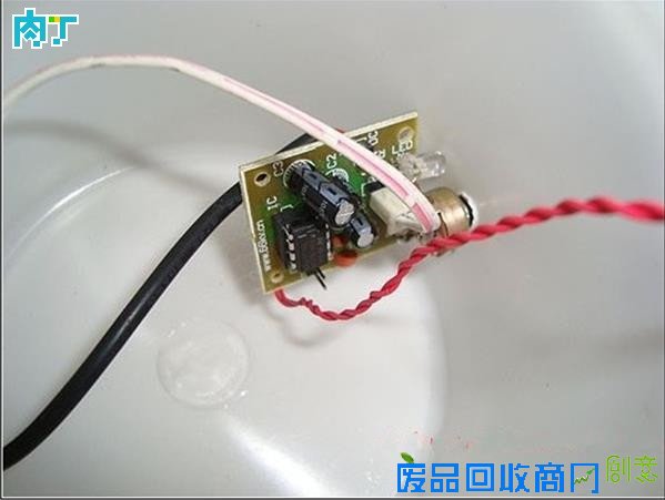 手工DIY电子科技小制作 用塑料桶做个小音箱教程◆肉丁儿童网