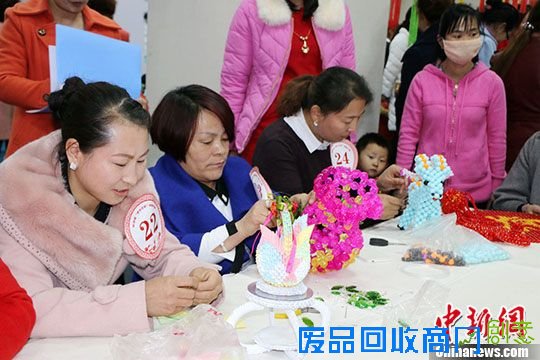 甘肃张掖临泽县妇女争做编织巧手（组图）