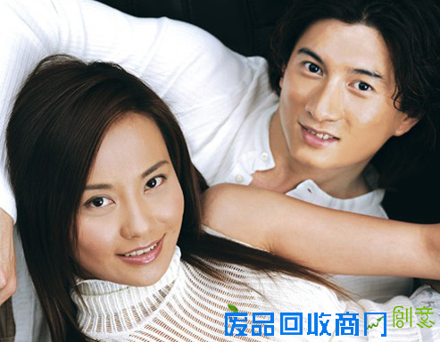 刘诗诗婚纱照曝光 姿态亲密画面唯美甜蜜