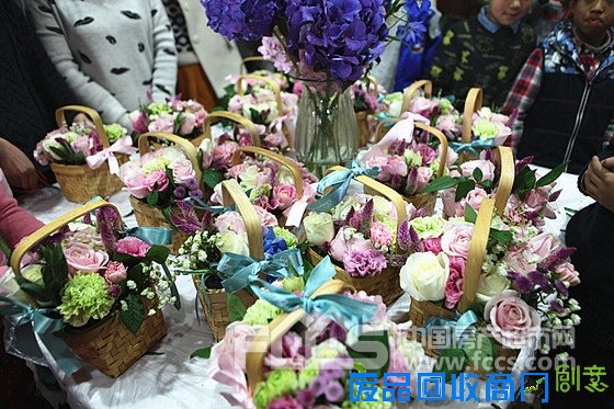 翰林世家元旦甜蜜蛋糕、插花DIY活动 人气爆棚