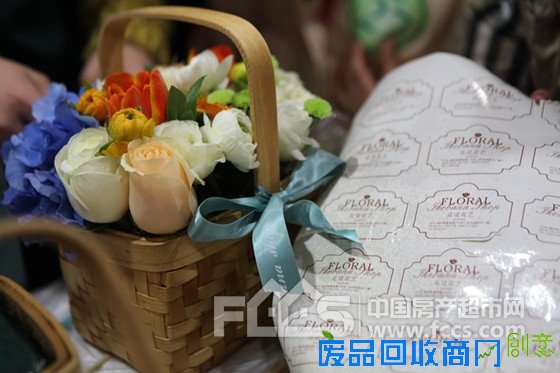 翰林世家元旦甜蜜蛋糕、插花DIY活动 人气爆棚