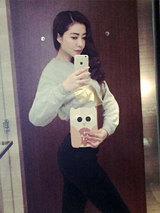 熊黛林晒“IPAD腰”