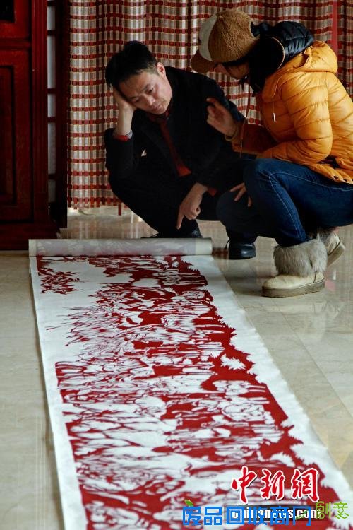 重庆“羊明星”游街迎新年