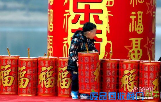 重庆“羊明星”游街迎新年