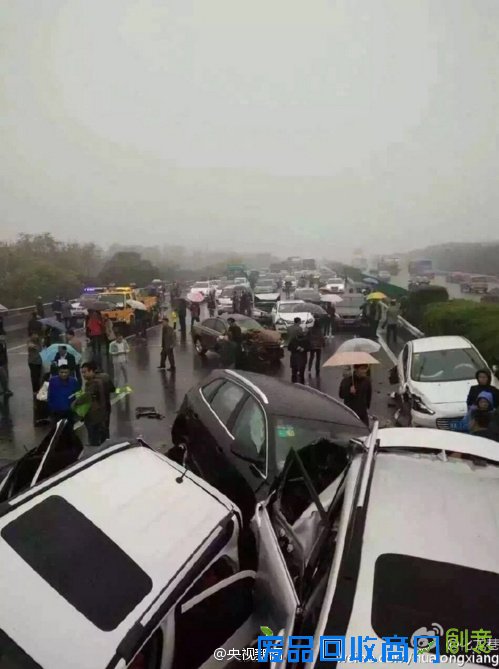 沪宁高速常州段发生连环车祸(图)