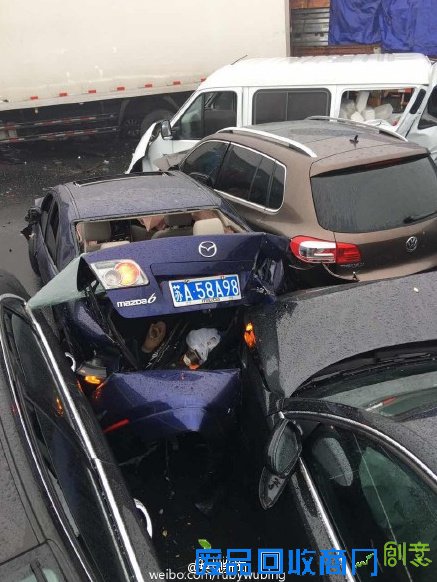 沪宁高速常州段发生连环车祸(图)