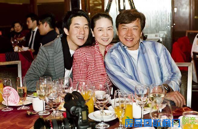 大明星绯闻多！他们元配始终相伴不离不弃