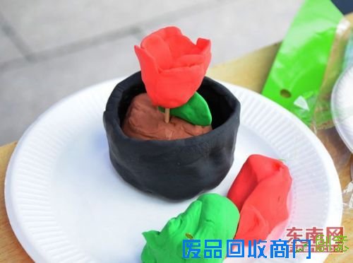 凤凰、蜗牛、鲸鱼 宁德师院学生创意面塑引围观