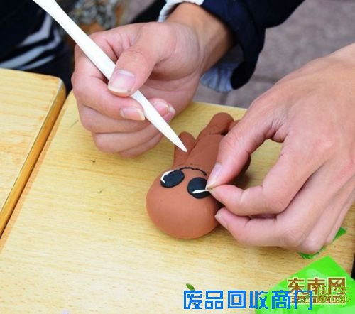 凤凰、蜗牛、鲸鱼 宁德师院学生创意面塑引围观