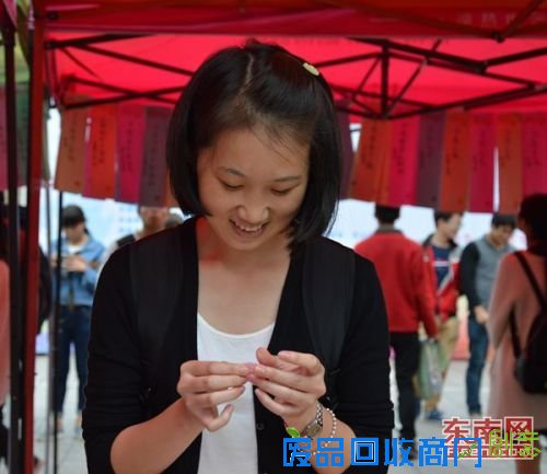 凤凰、蜗牛、鲸鱼 宁德师院学生创意面塑引围观