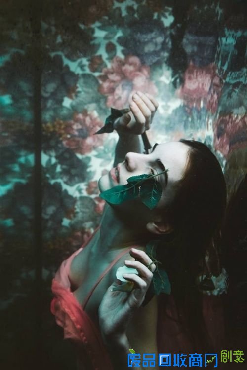 童话般的视觉效果 唯美清新的水下摄影（5）