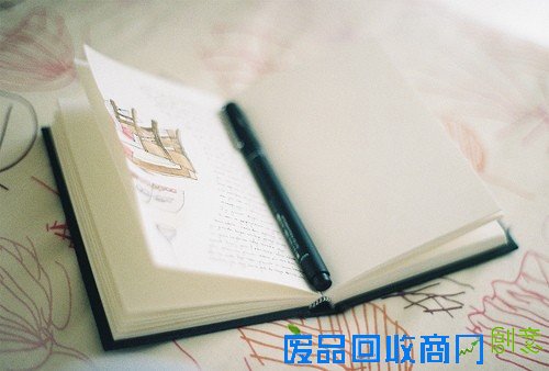 人生语录：对人生，无悔但不后悔；对生命，热爱但