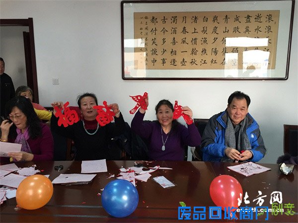 精武镇汇英苑社区开展喜迎新春 欢乐剪纸活动
