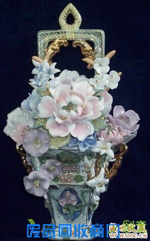 一对高手瓷塑----壁挂花篮(美全品)