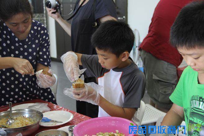 小朋友親手製作「阿給」