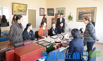 驻亚美尼亚使馆妇女小组参观埃里温JCA珠宝首饰加工厂