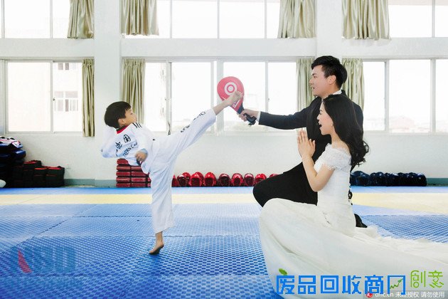 美哭！夫妻档最美体育人拍摄跆拳道主题婚纱