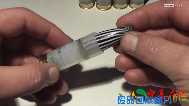 趣味弹药：玻璃做大威力霰弹弹头，铁门打出碗口大洞，锁直接打飞