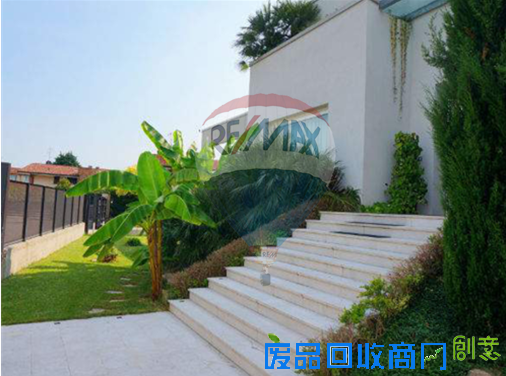 泳池也可以成为客厅的装饰物，创意与意大利房产